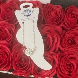 Viva life Silver Anklet with Sparkling Pendant